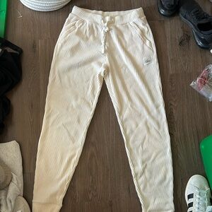 Alo joggers. Women’s medium